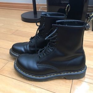 Dr. Martens 1460 8-Eye Boot 💖